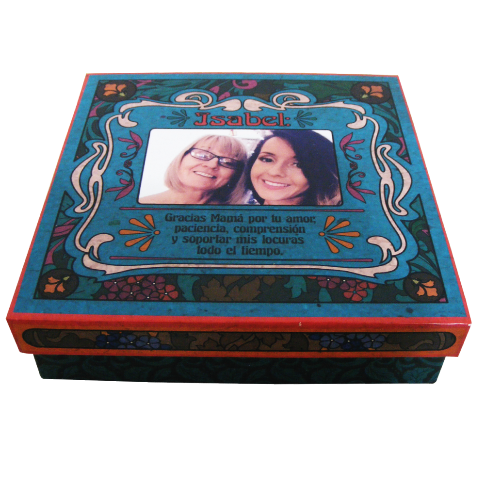 CAJA PERSONALIZADA CON CHOCOLATES PERSONALIZADOS