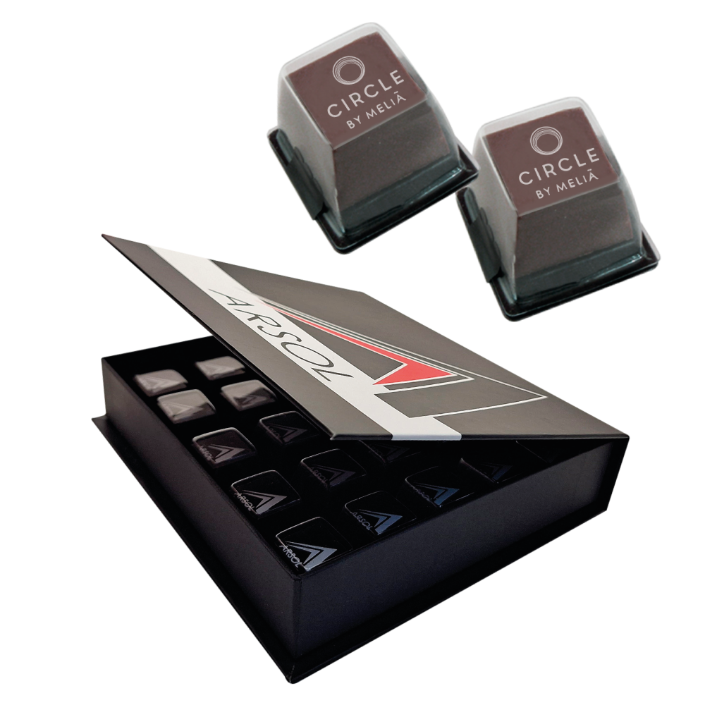 CAJA PERSONALIZADA CON CHOCOLATES PERSONALIZADOS