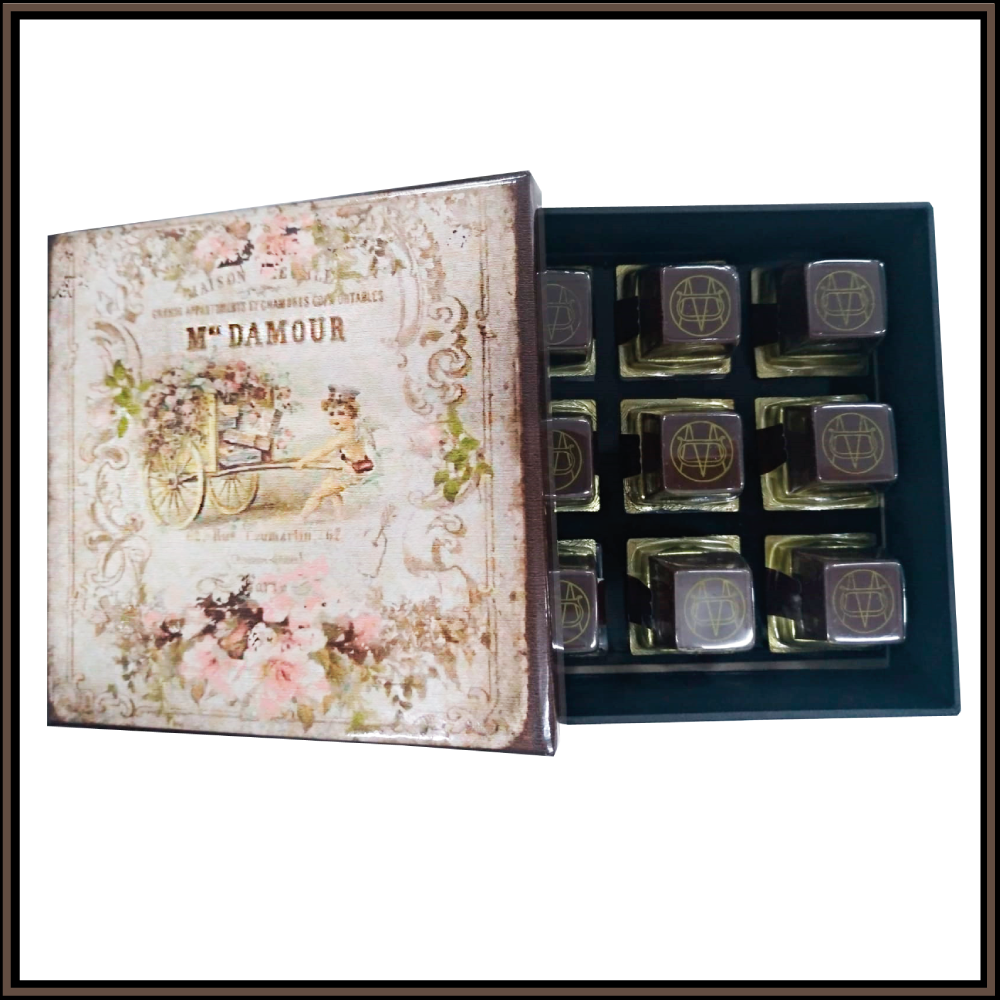 CAJA PERSONALIZADA CON CHOCOLATES PERSONALIZADOS