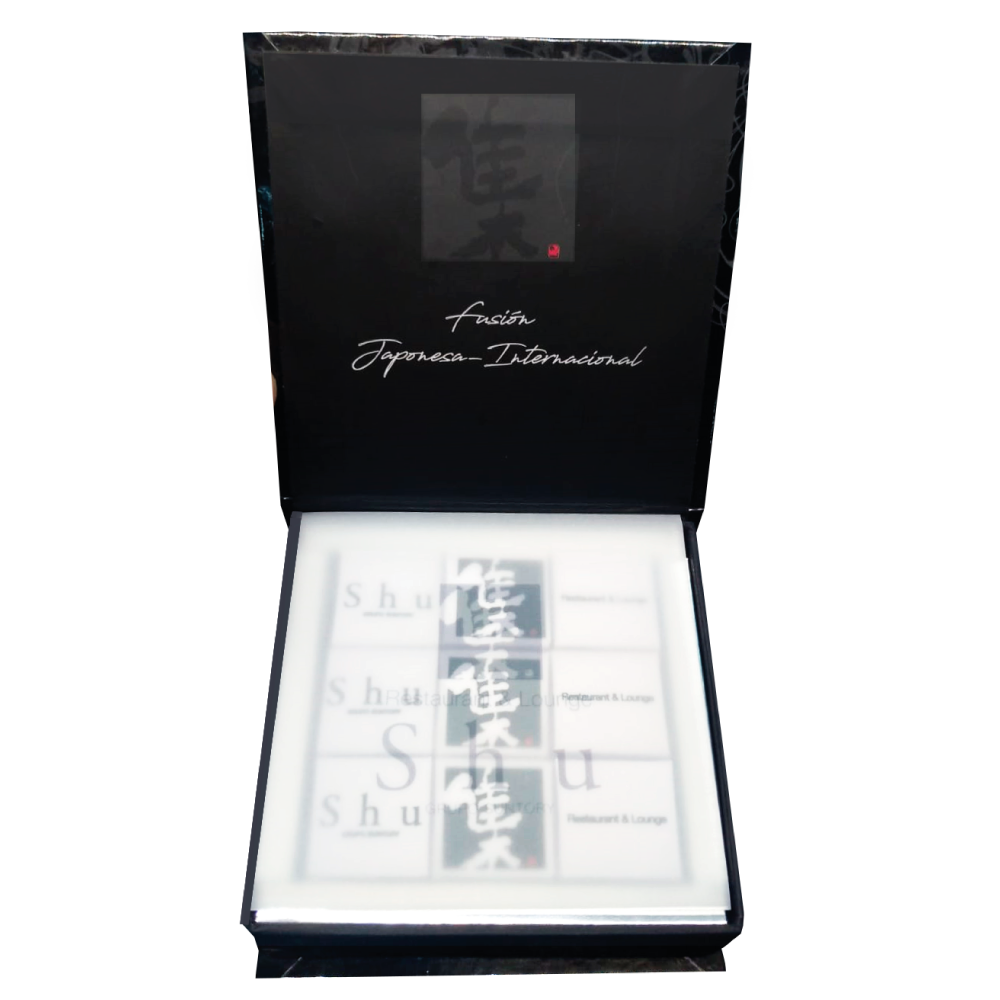 CAJA PERSONALIZADA CON CHOCOLATES PERSONALIZADOS