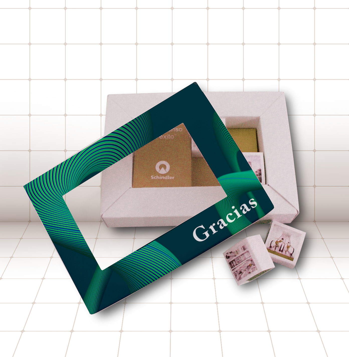 CAJA PERSONALIZADA CON CHOCOLATES PERSONALIZADOS