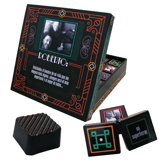 CAJA PERSONALIZADA CON CHOCOLATES PERSONALIZADOS