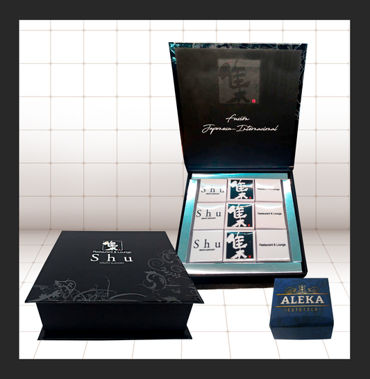CAJA PERSONALIZADA CON CHOCOLATES PERSONALIZADOS
