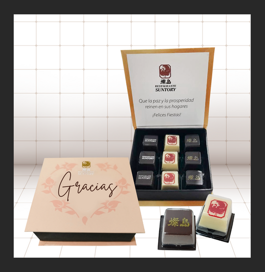 CAJA PERSONALIZADA CON CHOCOLATES PERSONALIZADOS