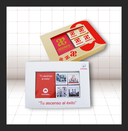 CAJA PERSONALIZADA CON  CHOCOLATES PERSONALIZADOS